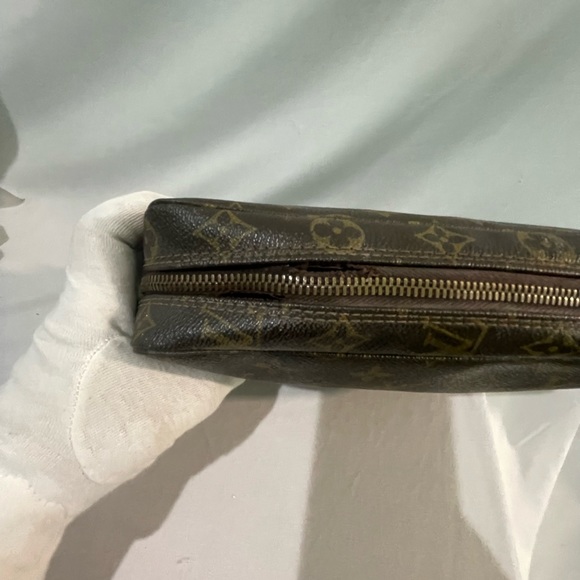 Louis Vuitton Cosmetic Pouch Trousse Toilette 23 - Picture 9 of 14